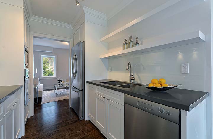 014-Move Right In To This Clean Crisp Kitchen
