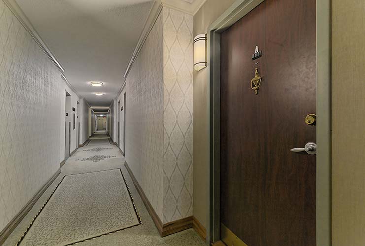 009-Immediate Suite Access Off the Elevators